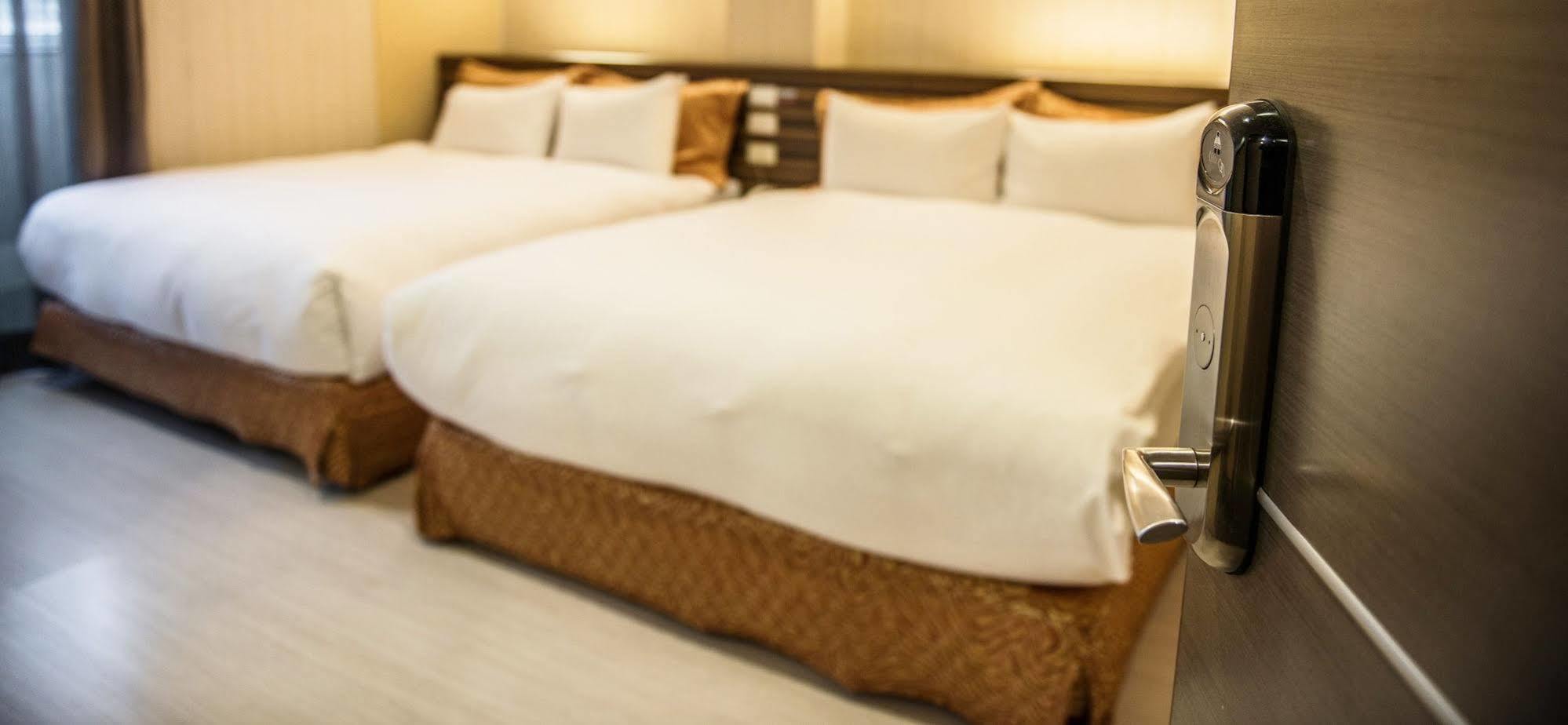 Wecan Hotel Kaohsiung Esterno foto