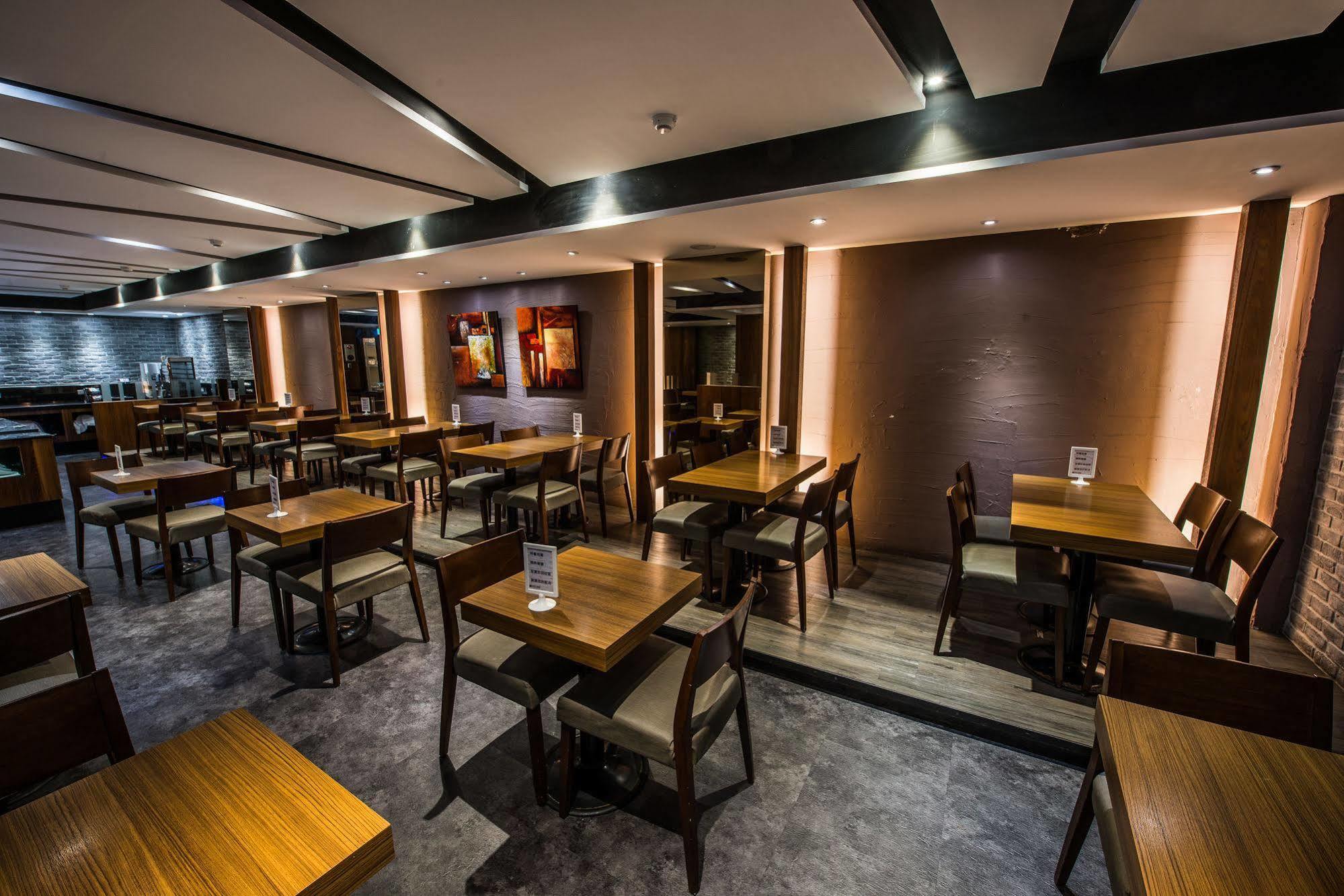 Wecan Hotel Kaohsiung Esterno foto