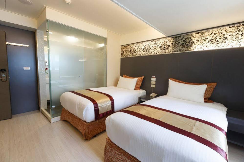 Wecan Hotel Kaohsiung Esterno foto